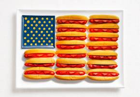 http://twistedsifter.sifter.netdna-cdn.com/wp-content/uploads/2011/10/united-states-flag-made-from-food.jpg